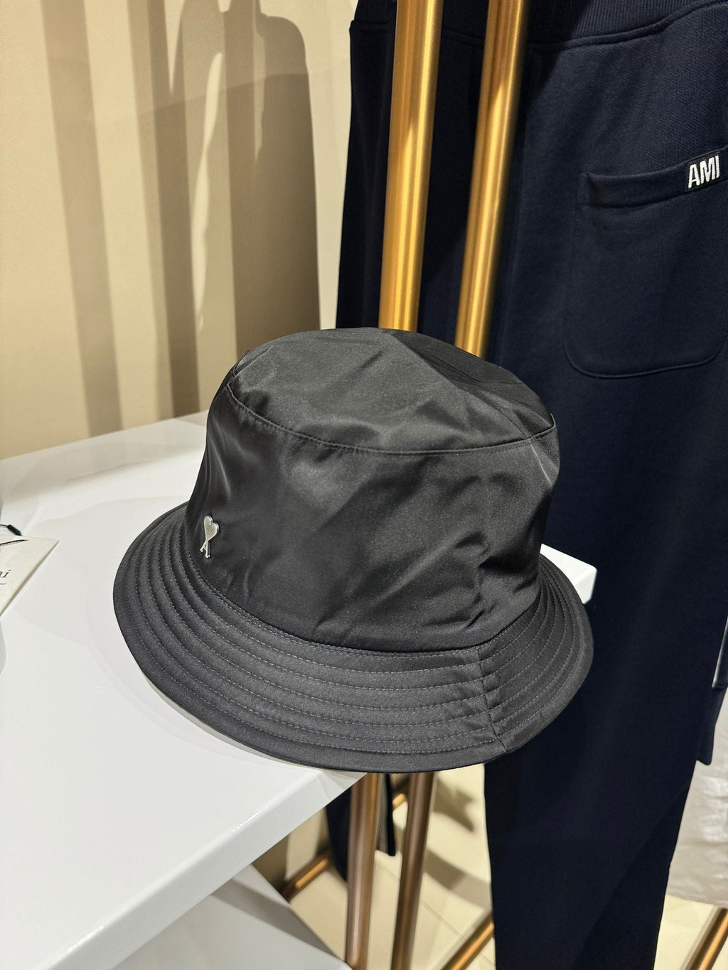 Noir bucket Hat