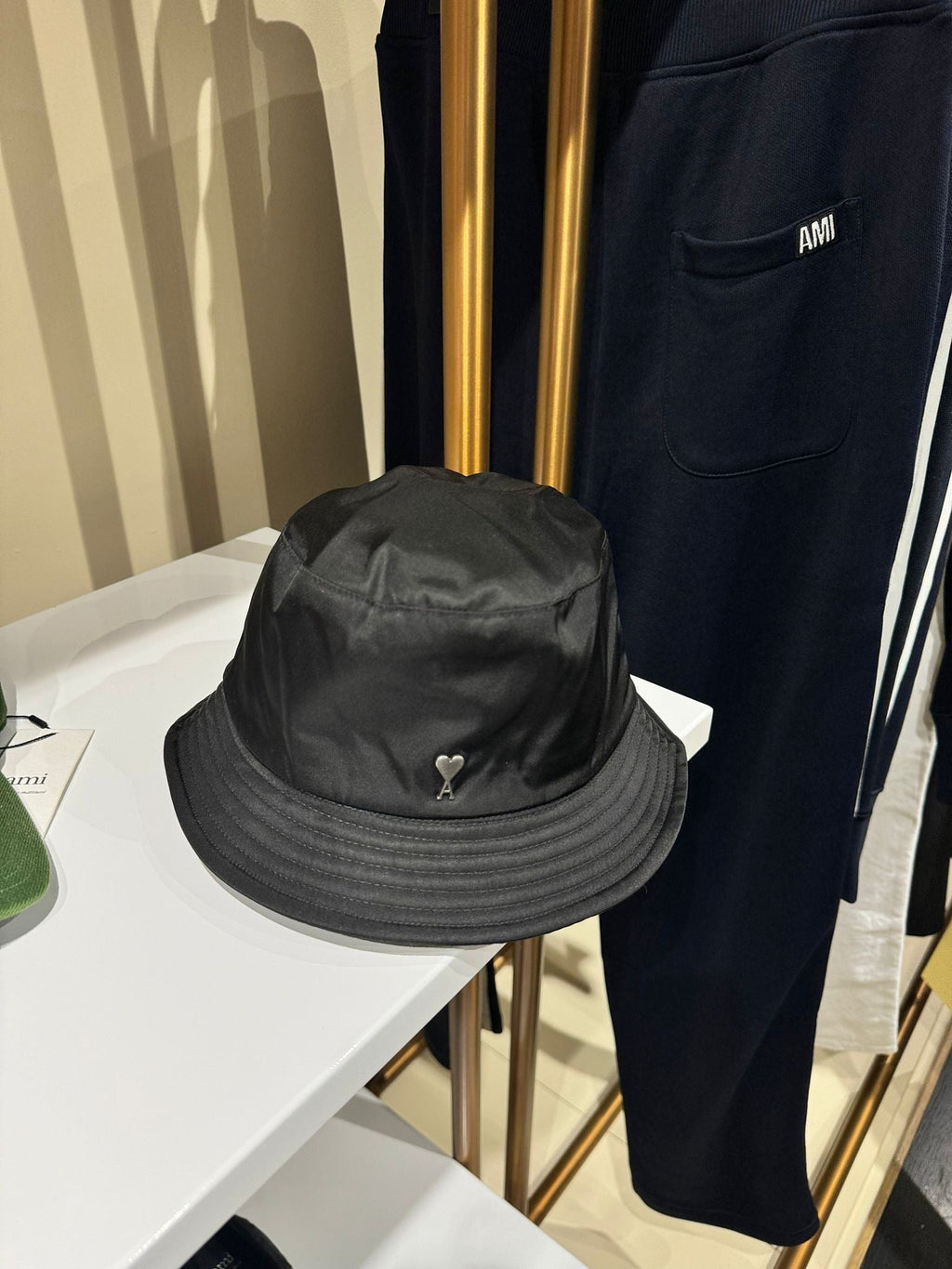 Noir bucket Hat